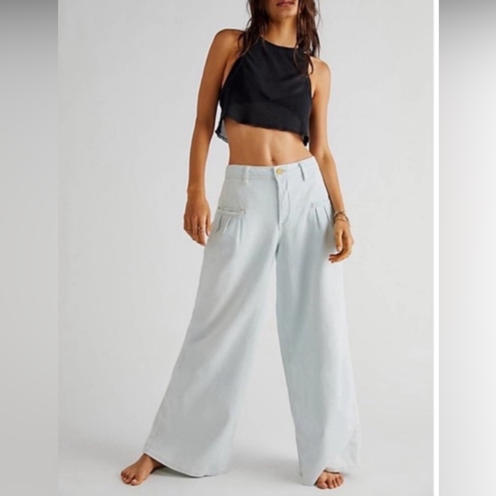 Free People Charlie Wide Leg Jeans Pleated Drop Side Pockets Wash Blue size 26